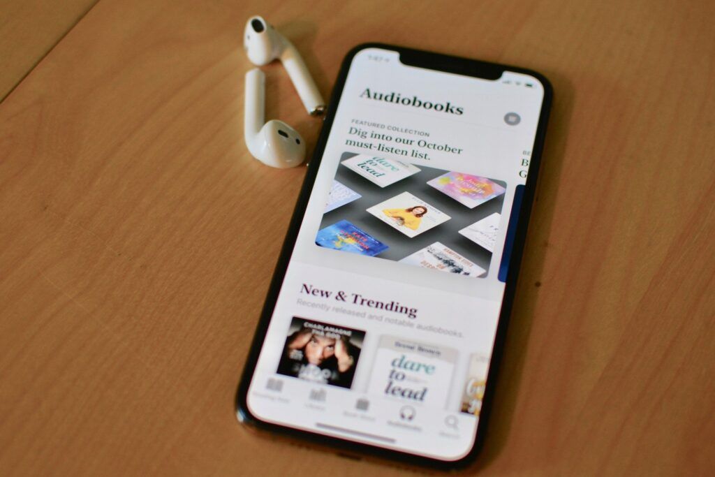 اپلیکیشن Apple Books و راه اندازی کتاب‌ های صوتی هوش مصنوعی اپل